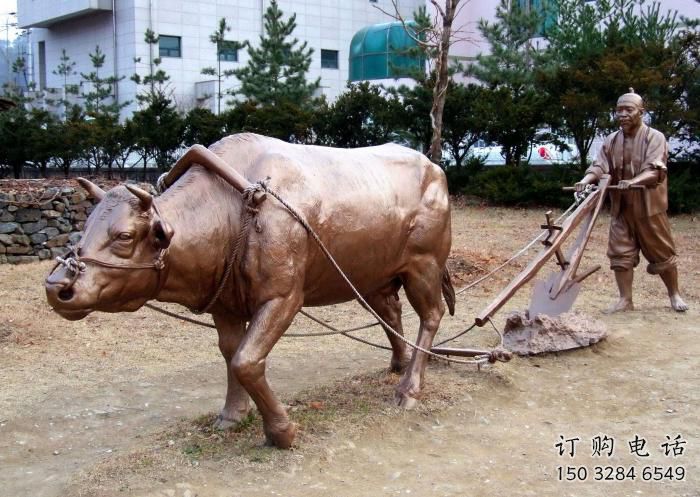 农耕牛雕塑厂家 仿铜色效果 不锈钢农耕牛雕塑定制