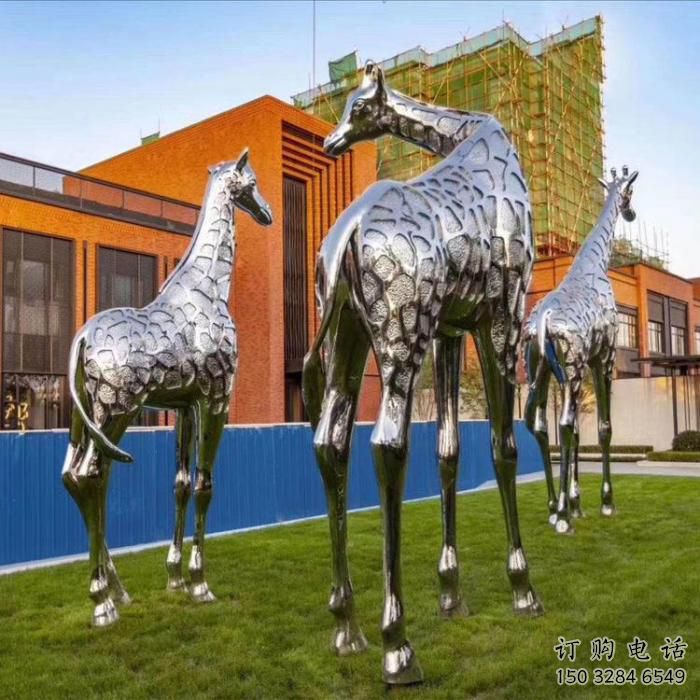 不锈钢长颈鹿雕塑厂家 动物群雕组合长颈鹿