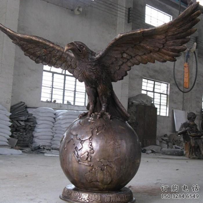 大展宏图雕塑厂家 飞鹰踏球雕塑 大型动物雕塑制作 大展宏图雕塑厂家 飞鹰踏球雕塑 大型动物雕塑制作