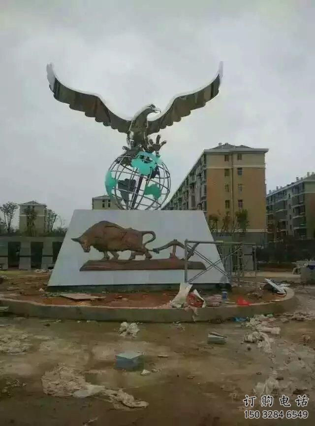 老鹰踩地球雕塑厂家 金属鸟禽 不锈钢老鹰踩地球雕塑价格