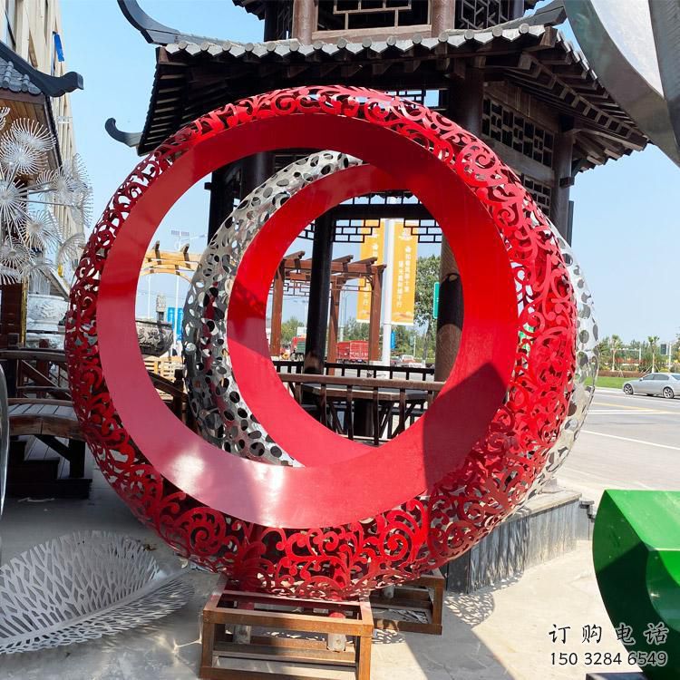 圆环雕塑 镂空烤漆摆件 商业街烤漆圆环雕塑厂家