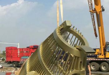 广场鱼尾雕塑 镂空异形小品 抽象鱼尾雕塑