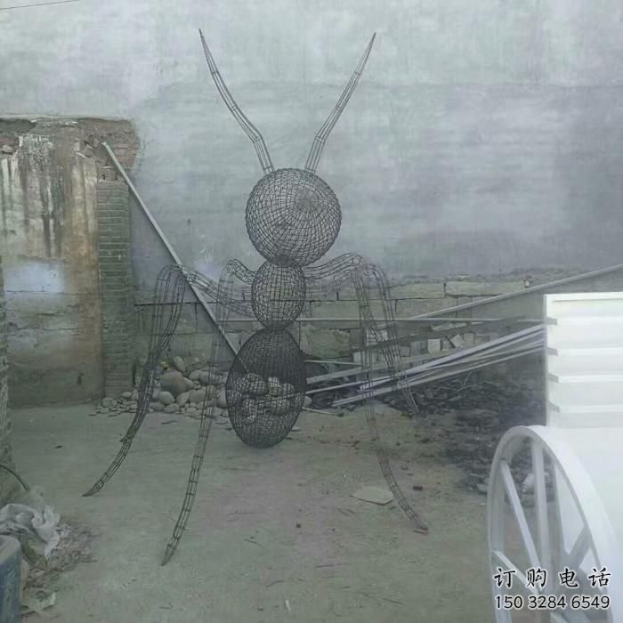 镂空蚂蚁雕塑厂家 现代抽象摆件 草地蚂蚁雕塑