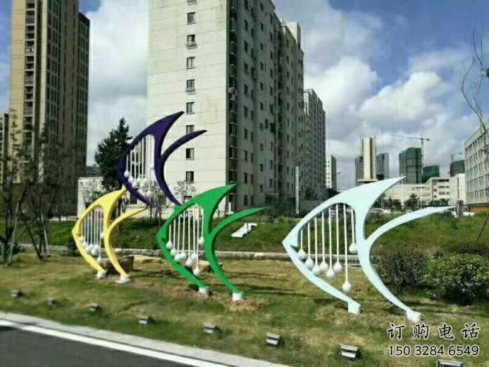 几何小鱼雕塑厂家 中式户外摆件 草地切面小鱼雕塑 几何小鱼雕塑厂家 中式户外摆件 草地切面小鱼雕塑