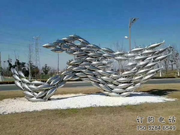 别墅区小鱼雕塑厂家 卡通抽象小品 户外大型小鱼雕塑