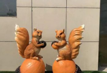 庭院松鼠雕塑厂家 欧式仿真摆件 户外喷漆松鼠雕塑