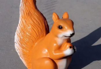别墅区松鼠雕塑厂家 卡通喷漆小品 现代彩绘松鼠雕塑