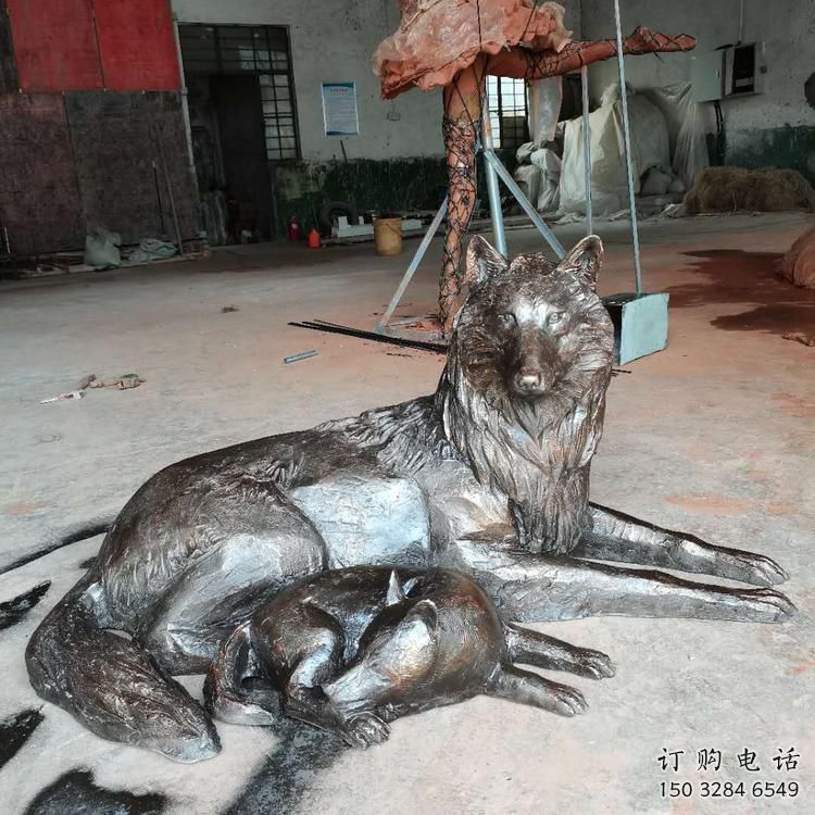 喷漆狼雕塑厂家 现代广场小品 草地仿古狼雕塑 喷漆狼雕塑厂家 现代广场小品 草地仿古狼雕塑