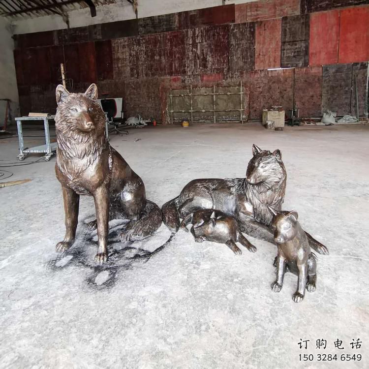 铸造狼雕塑厂家 创意村口小品 街头喷漆狼雕塑 铸造狼雕塑厂家 创意村口小品 街头喷漆狼雕塑