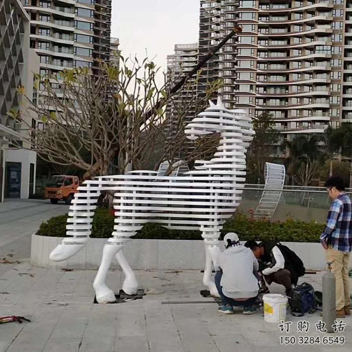 拉丝斑马雕塑厂家 大型户外摆件 游乐场异形斑马雕塑