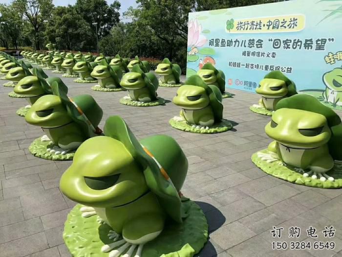 彩绘青蛙雕塑厂家 卡通喷漆小品 草地仿真青蛙雕塑