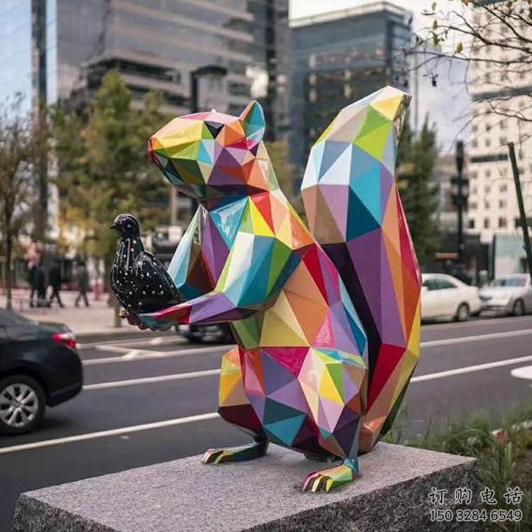 公园松鼠雕塑厂家 中式彩绘小品 风景区切面松鼠雕塑