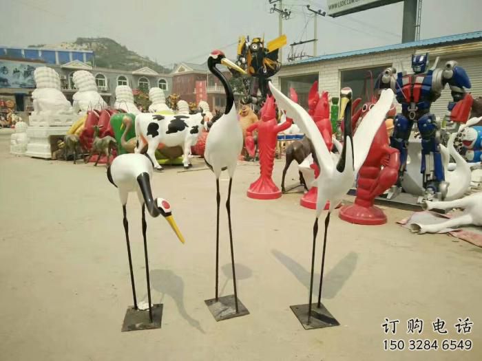 喷漆丹顶鹤雕塑厂家 卡通广场小品 草地仿真丹顶鹤雕塑
