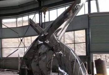 镜面鱼尾雕塑厂家 现代公园摆件 游乐场异形鱼尾雕塑