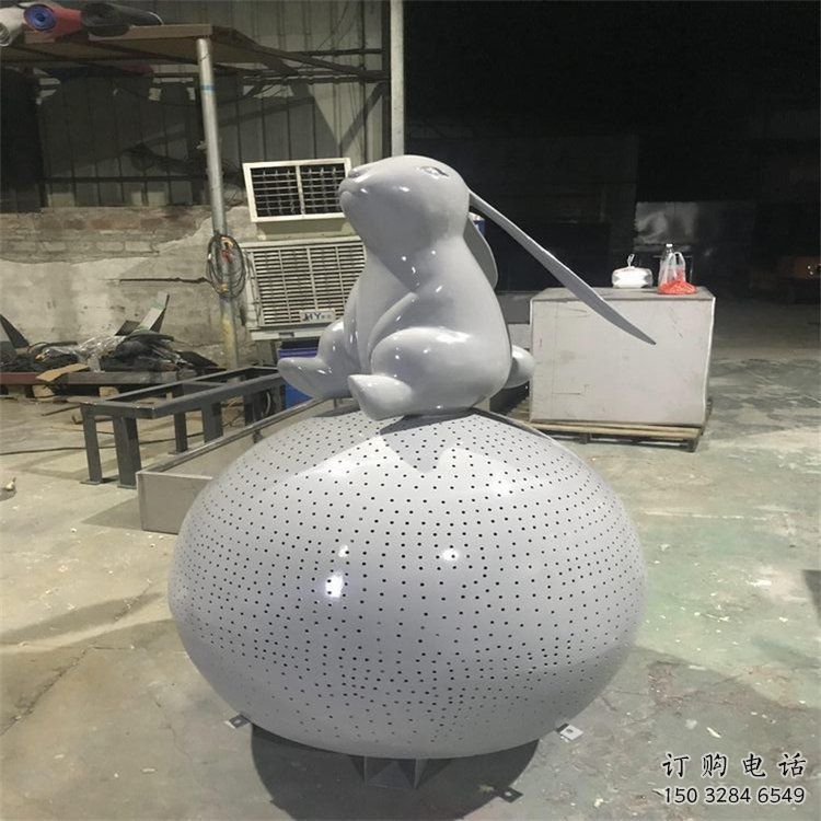 户外玉兔雕塑厂家 户外抽象小品 酒店镂空玉兔雕塑