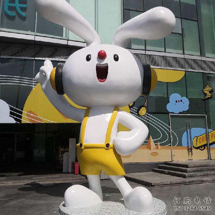 彩绘玉兔雕塑厂家 卡通喷漆小品 户外切面玉兔雕塑
