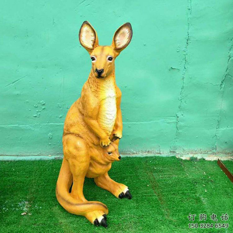喷漆袋鼠雕塑厂家 卡通广场小品 草地仿真袋鼠雕塑