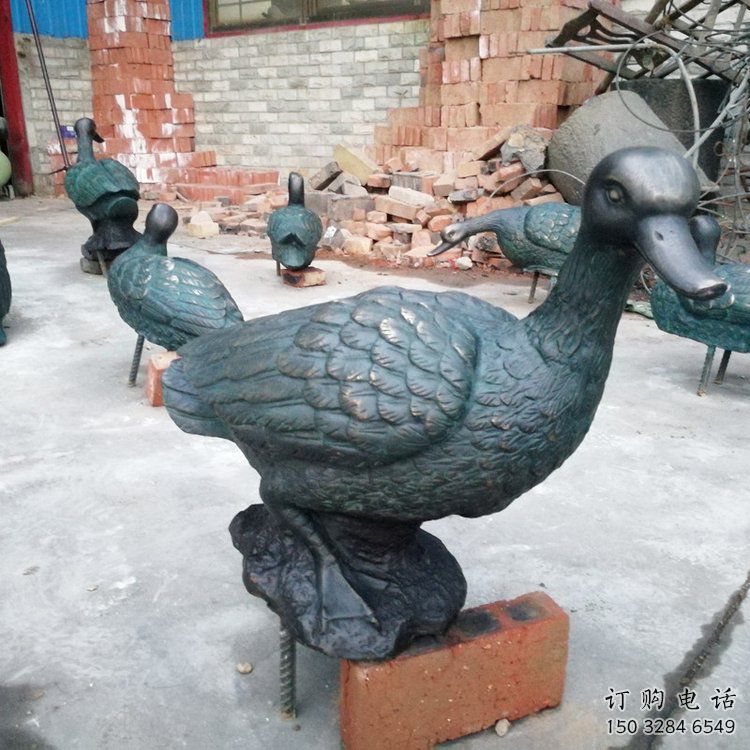 仿古鸭子雕塑厂家 户外公园小品 广场彩绘鸭子雕塑 仿古鸭子雕塑厂家 户外公园小品 广场彩绘鸭子雕塑