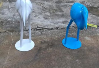 步行街雀鸟雕塑厂家 创意钢管摆件 草地切面雀鸟雕塑