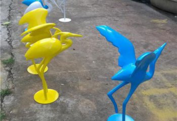 别墅区雀鸟雕塑厂家 卡通喷漆小品 现代户外雀鸟雕塑