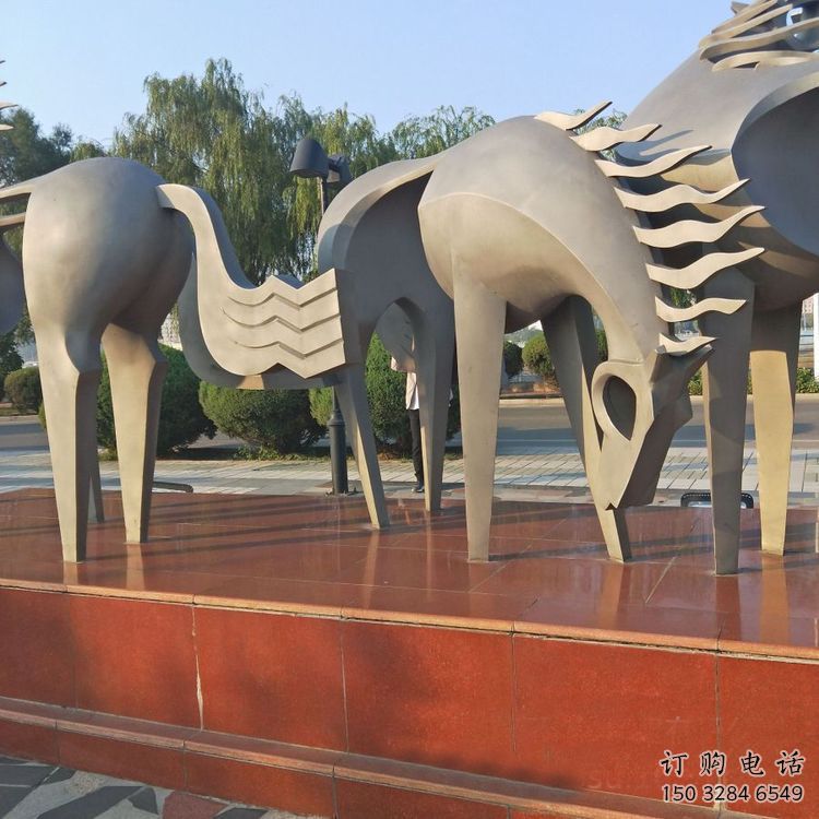 步行街跑马雕塑厂家 创意镂空摆件 草地切面跑马雕塑 步行街跑马雕塑厂家 创意镂空摆件 草地切面跑马雕塑