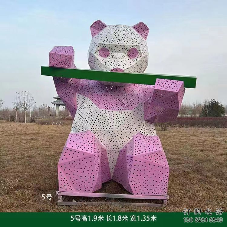 镂空大熊猫雕塑厂家 现代抽象摆件 草地切面大熊猫雕塑