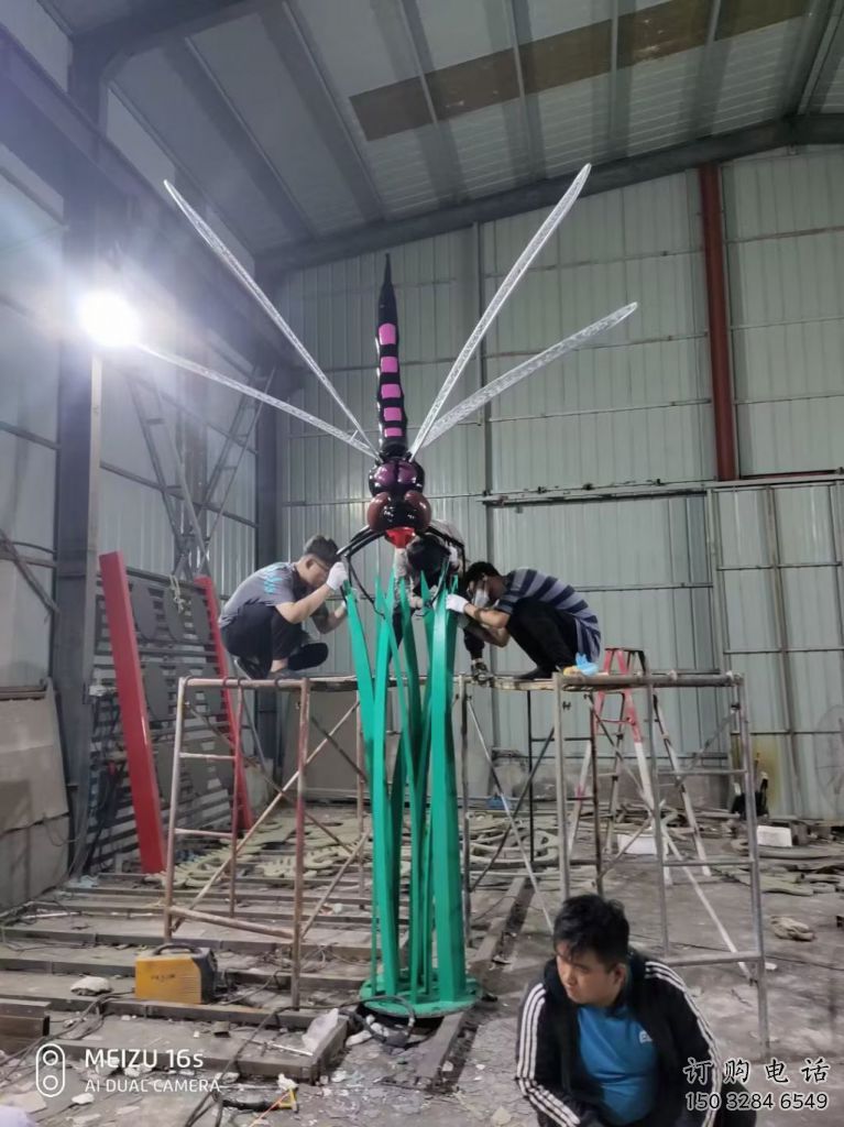 几何蜻蜓点水雕塑厂家 中式摆件 草地蜻蜓点水雕塑 几何蜻蜓点水雕塑厂家 中式摆件 草地蜻蜓点水雕塑