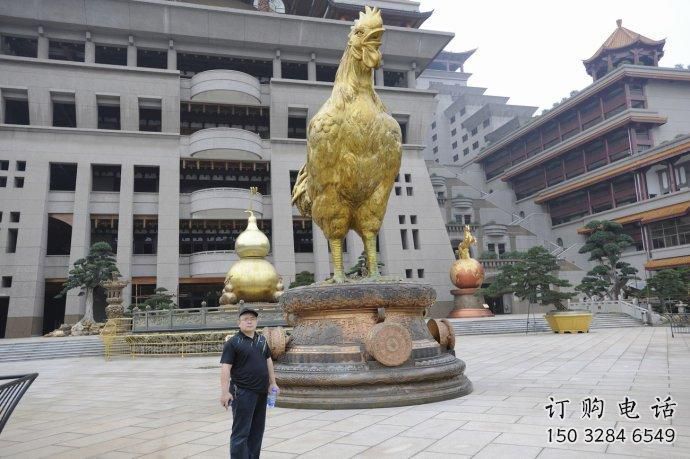 别墅金鸡雕塑厂家 卡通喷漆小品 广场现代金鸡雕塑