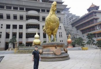 别墅金鸡雕塑厂家 卡通喷漆小品 广场现代金鸡雕塑