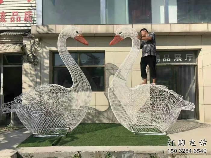 镂空天鹅雕塑厂家 现代抽象摆件 公园草地天鹅雕塑