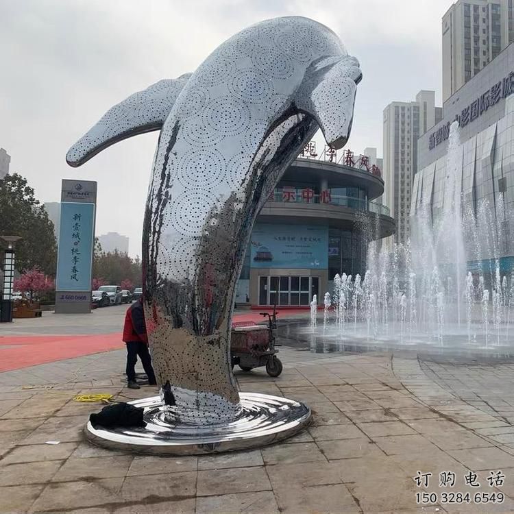 锻造鲸鱼雕塑厂家 抽象镜面摆件 广场哑光鲸鱼雕塑