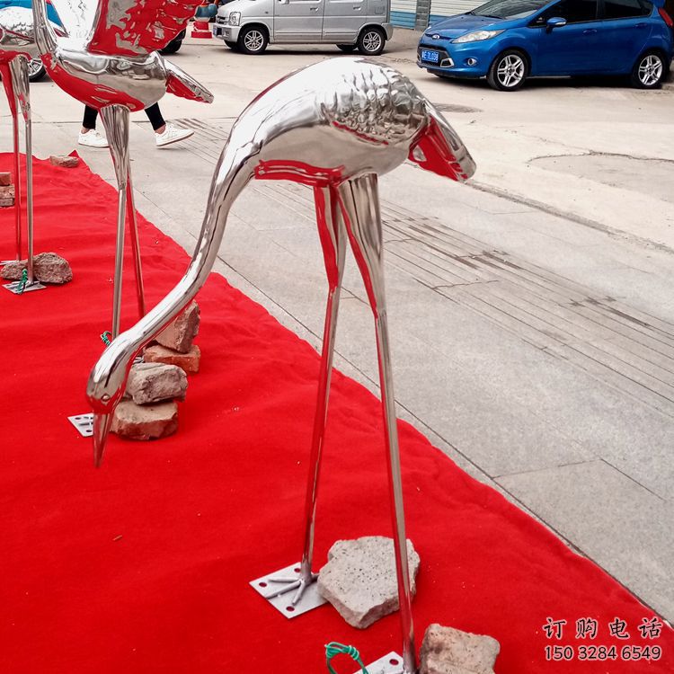 几何鹤雕塑厂家 中式抽象摆件 草地仿真鹤雕塑 几何鹤雕塑厂家 中式抽象摆件 草地仿真鹤雕塑