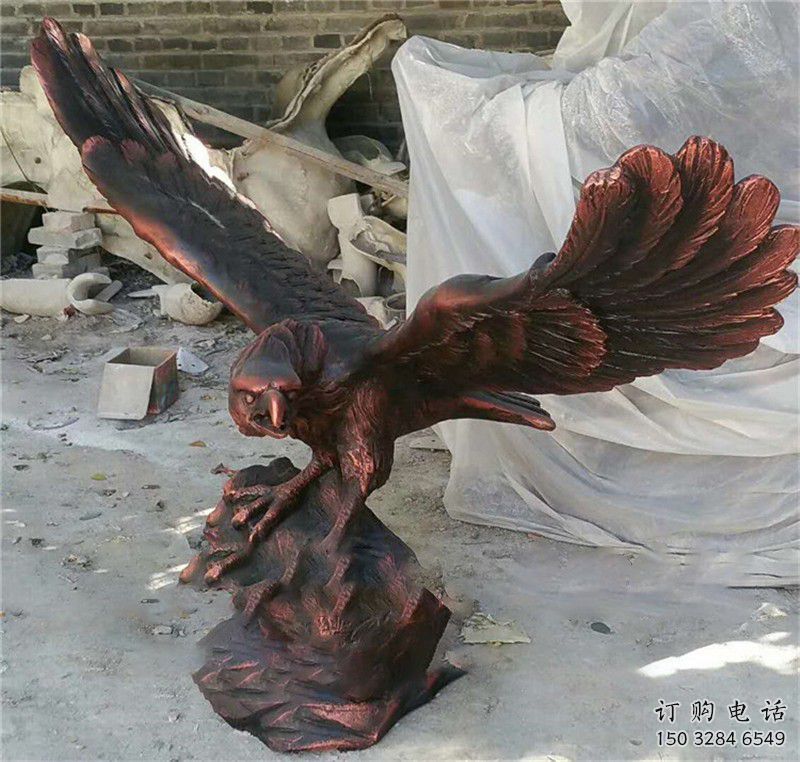 喷漆老鹰雕塑厂家 户外广场小品 草地仿真老鹰雕塑