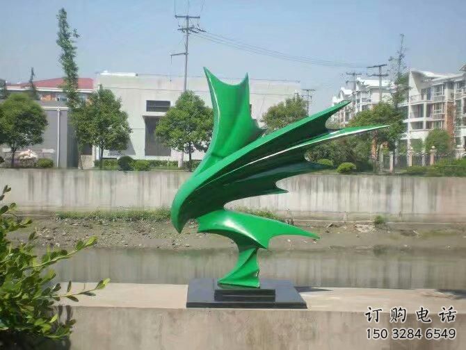 别墅区老鹰雕塑厂家 公园喷漆小品 户外几何老鹰雕塑