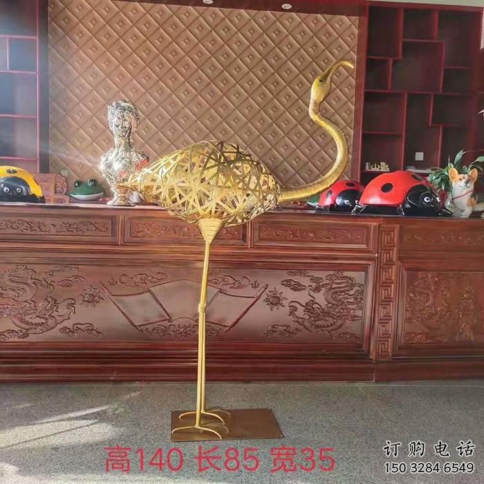 镂空火烈鸟雕塑厂家 现代抽象摆件 草地切面火烈鸟雕塑