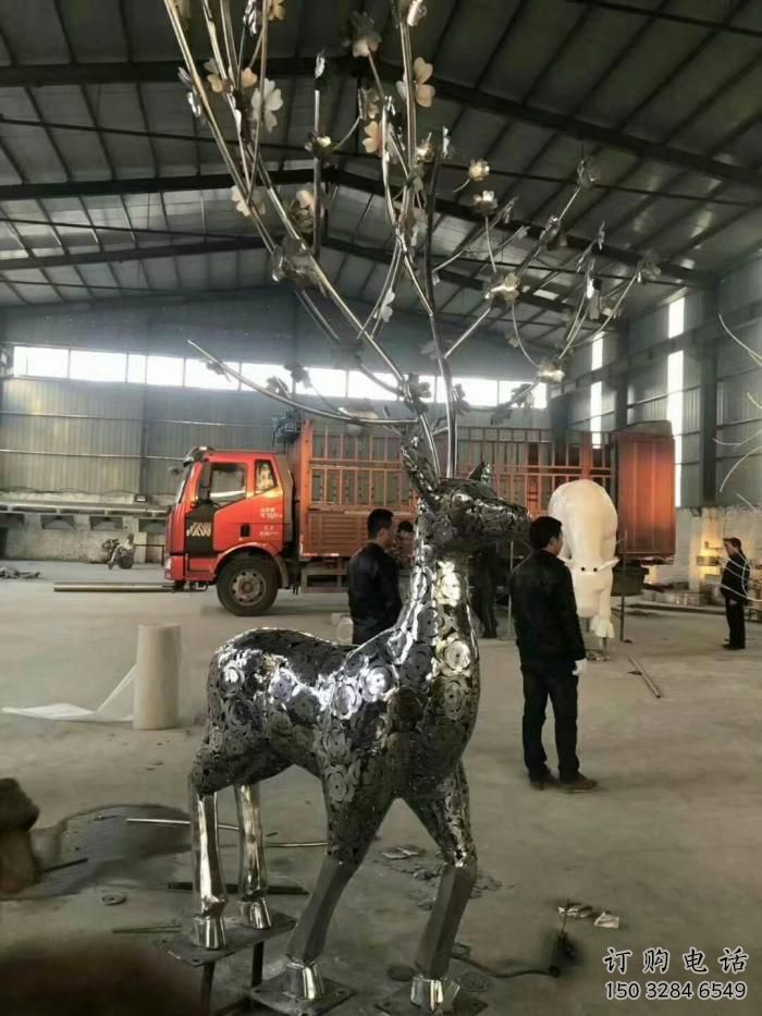 公园麋鹿雕塑厂家 中式镜面小品 风景区抽象麋鹿雕塑