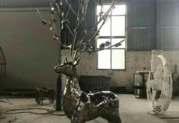 镂空麋鹿雕塑厂家 现代抽象摆件 草地切面麋鹿雕塑