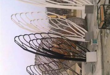 街道翅膀雕塑厂家 创意村口小品 酒店拉丝翅膀雕塑