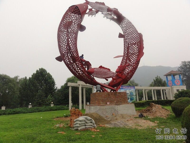 商业街鱼跨环雕塑厂家 大型创意摆件 步行街异形鱼跨环雕塑 商业街鱼跨环雕塑厂家 大型创意摆件 步行街异形鱼跨环雕塑