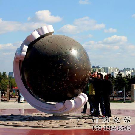户外地球雕塑厂家 公园广场小品 锻造不锈钢地球雕塑 户外地球雕塑厂家 公园广场小品 锻造不锈钢地球雕塑