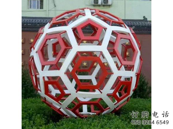 体育场足球雕塑厂家 仿真运动小品 镂空不锈钢足球雕塑