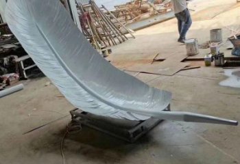 拉丝羽毛雕塑厂家 镂空创意摆件 别墅区不锈钢羽毛雕塑