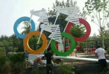 街头五环雕塑厂家 大型别墅区摆件 现代不锈钢五环雕塑