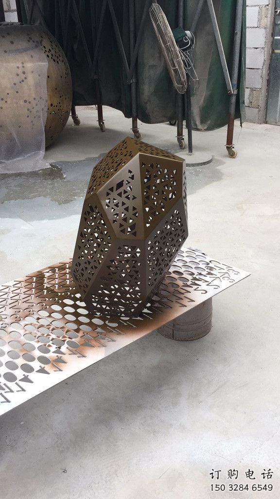 异形石头雕塑厂家 现代小品 广场不锈钢石头雕塑 异形石头雕塑厂家 现代小品 广场不锈钢石头雕塑