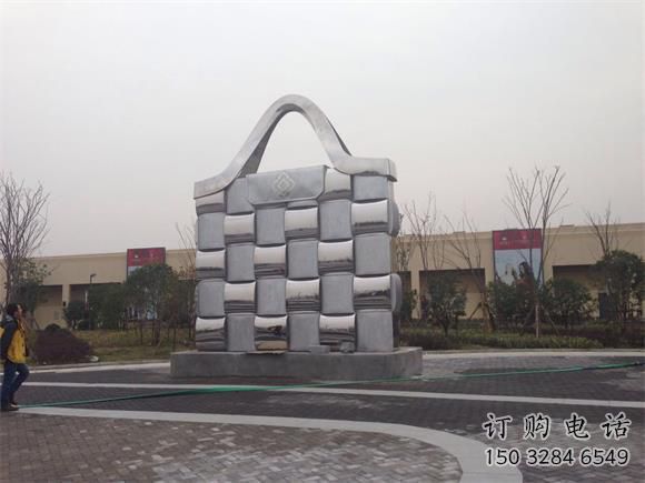 镜面手提包雕塑厂家 广场小品 步行街不锈钢手提包雕塑