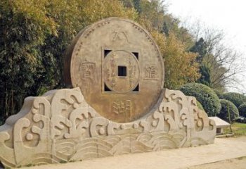 步行街古币雕塑厂家 公园小品 户外铸造古币雕塑生产