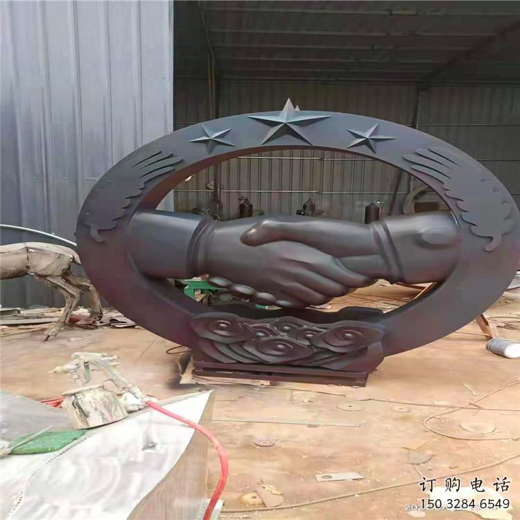 仿古握手雕塑厂家 抽象摆件 大型不锈钢握手雕塑厂 仿古握手雕塑厂家 抽象摆件 大型不锈钢握手雕塑厂