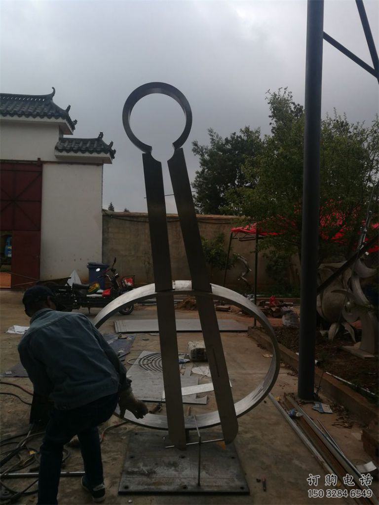 拉丝圆规雕塑厂家 镂空创意摆件 别墅区不锈钢圆规雕塑厂