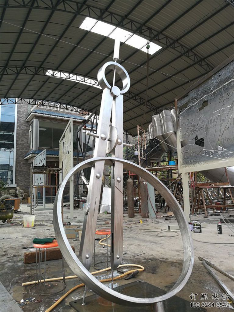 大型圆规雕塑厂家 锻造小品 现代不锈钢圆规雕塑厂