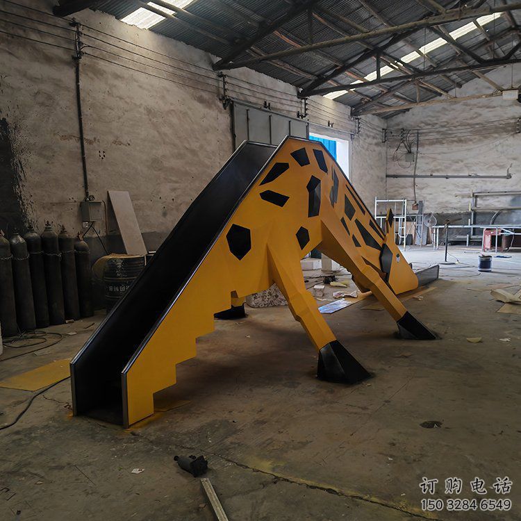 喷漆滑梯雕塑厂家 中式村口小品 草地不锈钢滑梯雕塑厂 喷漆滑梯雕塑厂家 中式村口小品 草地不锈钢滑梯雕塑厂